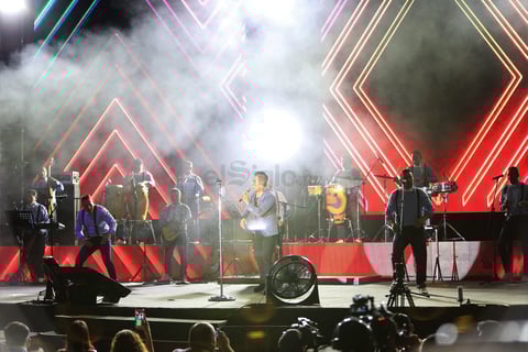 Ya avanzado el concierto resonó 'Tiene espinas el rosal', una de las canciones más esperadas de la noche.