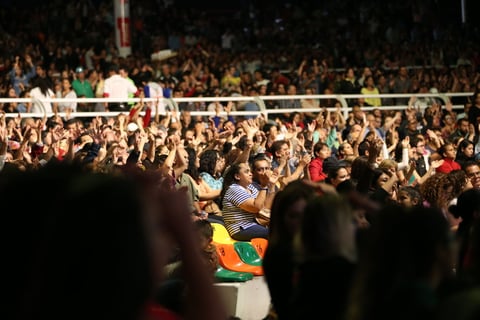La popular agrupación logró llenar la Velaria. Las zonas generales y Vip, las gradas y hasta los pasillos lucieron a reventar.
