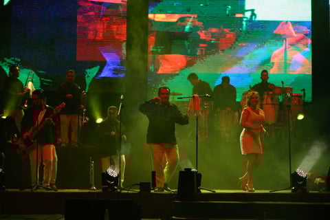 El romanticismo se hizo presente en 'Ay amor' y 'Amigos nada más'; 'Cumbia para gozar', 'La cumbia del infinito' y 'La cumbia de la tostadita' marcaron el ritmo y la recta final del concierto.
