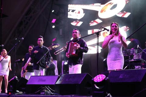 Luego llegó 'La cumbia picosa' y, para cantar, 'Mi niña mujer' y 'El listón de tu pelo'.