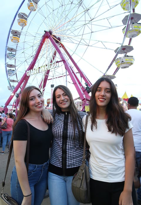 Angélica, Alo y Diana.