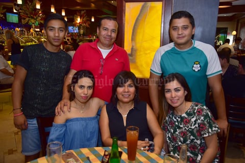06082018 GRATOS MOMENTOS.  Cuauhtémoc, Armando, Héctor, Samantha, Sara Emilia y Sara.
