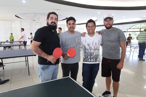 Amigos disfrutando de una tarde deportiva.