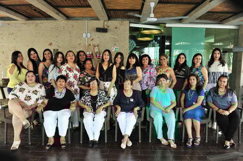 08082018 FIESTA DE DESPEDIDA.  Ana Silvia Ávalos Ibarra con las invitadas a su despedida de soltera que le organizaron recientemente Silvia Ibarra Garza y Silvia Reyes Herrera con motivo de su próximo enlace matrimonial, que se llevará a cabo el 24 de agosto.