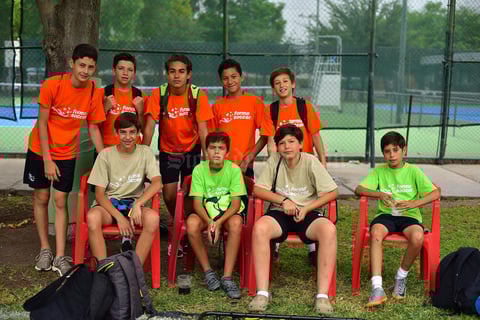10082018 DISFRUTAN SUS VACACIONES.  Asistentes al curso de verano Forma Soccer.