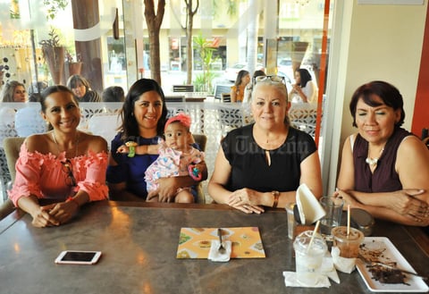 12082018 TARDE DE CAFé.  Laura, Adriana, Adriana, Chacha y Lupita.