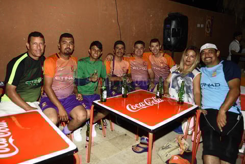 11082018 AMIGOS.  Miguel, Marco, Carlos, José, Marco, César, Esmeralda y Nacho.