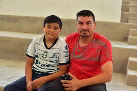 12082018 EN EL MERCADITO.  Francisco y Cristian.