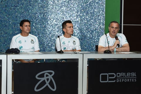 En el proceso de restructuración de Santos Laguna, fueron presentados los nuevos auxiliares de Salvador Reyes.