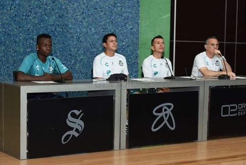 Déinner Quiñones, Salvador Reyes, Juan Pablo Rodríguez y Luis Canay.