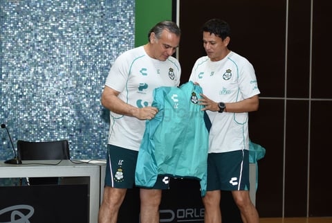 Guerreros presentan a Quiñones y nuevo cuerpo técnico