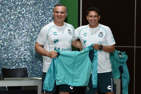 Guerreros presentan a Quiñones y nuevo cuerpo técnico