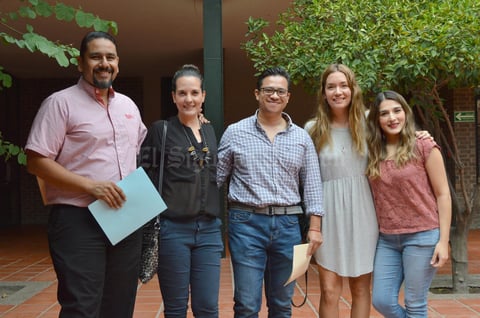 15082018 POSAN PARA LA FOTO.  Asistentes a charla impartida en la Ibero Torreón.