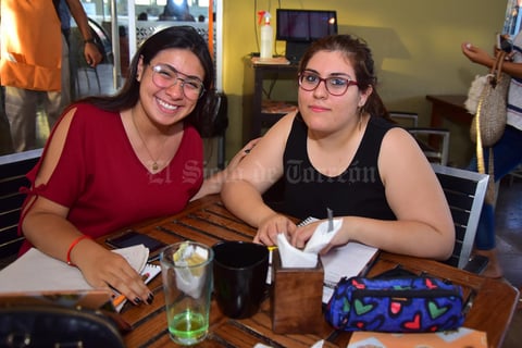 16082018 EN EL CAFé.  Mónica y Pamela.
