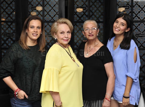 20082018 CELEBRA CUMPLEAñOS.  Raquel Ivonne de Acevedo con Raquel Acevedo, Silvia Ríos y Andrea Acevedo.