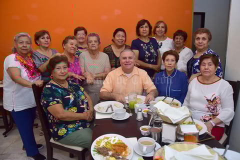20082018 disfrutan rico desayuno