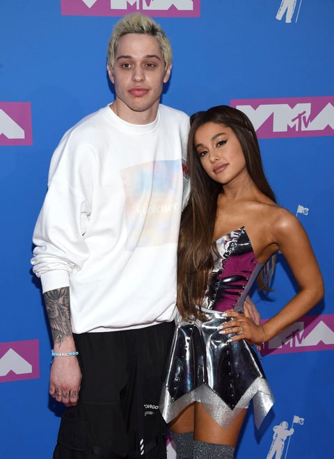 Pete Davidson y Ariana Grande.