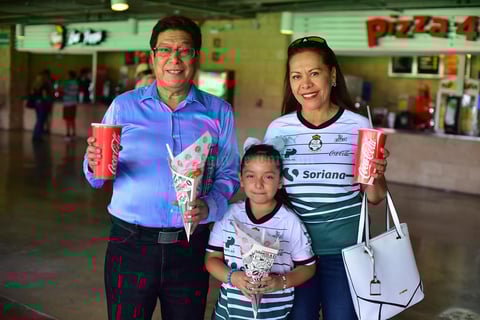 Gerardo  Lupita y Geraldine
