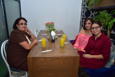 Angelina  Gabriela y Patricia