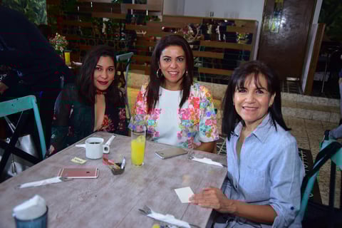 Lupita  Claudia y Andrea