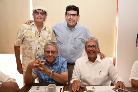 23082018 ENTRE AMIGOS.  Pepe Villavicencio, Chuy Aranzábal, Juan M. López y Francisco Javier Ibarreche.