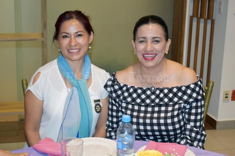 23082018 MUY CONTENTAS.  Rocío y Gloria.