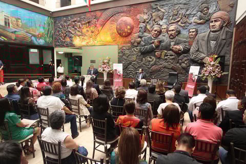 La idea surgió tras una plática en 1998 con el entonces Embajador de Suecia en México, quien le compartió a Arrioja las hazañas de Thord-Gray, un personaje desconocido por los mexicanos hasta ese momento.