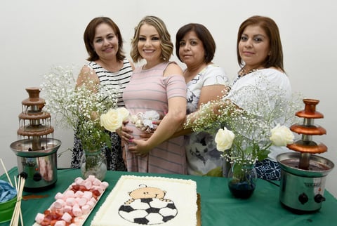 29082018 FIESTA DE CANASTILLA.  Karina González con Blanca González, Carmen Arias y Gaby González.