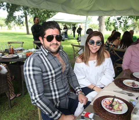 Javier Elizondo y Paola Barrera.