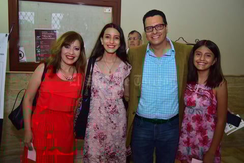 31082018 EN EL TEATRO..  Blanca, María, José Luis y Gaby