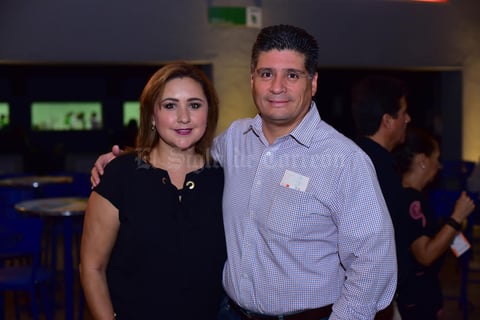 31082018 Karla y Esteban.