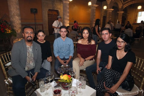 Juan José Vázquez, Nidia González, Aldo Rosales, Fabiola Campuzano, Alonso Santillán y Anilú Gallegos.