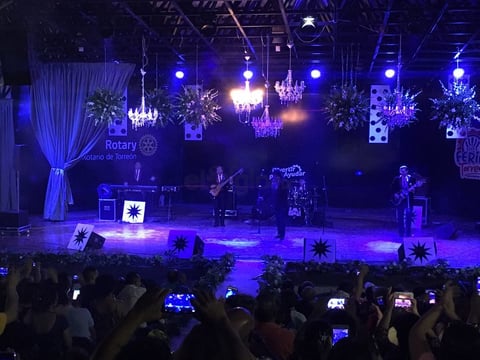 Los Ángeles Negros ofrecieron una velada romántica en el Teatro Mayagoitia donde interpretaron sus éxitos.