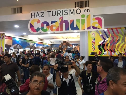 En el primer día de actividades acudieron miles de laguneros quienes disfrutaron de los juegos mecánicos, antojitos mexicanos, el Circo Pope Pope, la "Villa México", el recital de Los Ángeles Negros y por supuesto el show Guerra galáctica cuyas funciones serán 20:30, 22:00 y 23:30 horas.