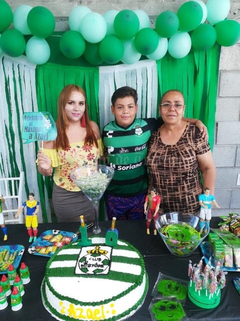 02092018 FESTEJA 10 AñOS.  Azael Ortiz Ponce acompañado de su hermana, Lupita Ponce, y su abuelita, María Fernanda.