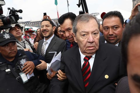 Martí Batres, presidente del Senado, y Porfirio Muñoz Ledo, presidente de la Cámara de Diputados, a su llegada al Sexto Informe de Gobierno.