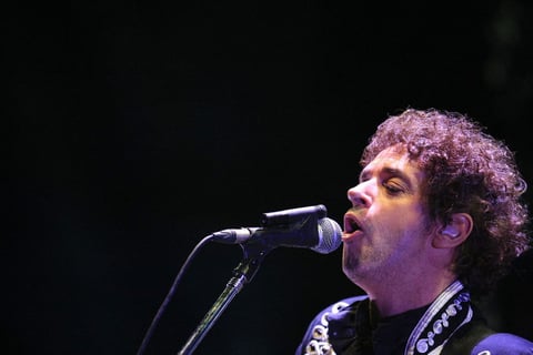 En 1979, en la Universidad de El Salvador, cuando cursaba la carrera de publicidad, conoció a Héctor "Zeta" Bosio (futuro bajista de Soda Stereo), que junto con otro grupo de estudiantes pasaban parte de sus horas de clase inventando nombres para bandas de rock.
