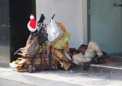 Descuido. Aunque muchos de los indigentes tienen familia, resulta habitual su abandono en planes más allá del corporal.