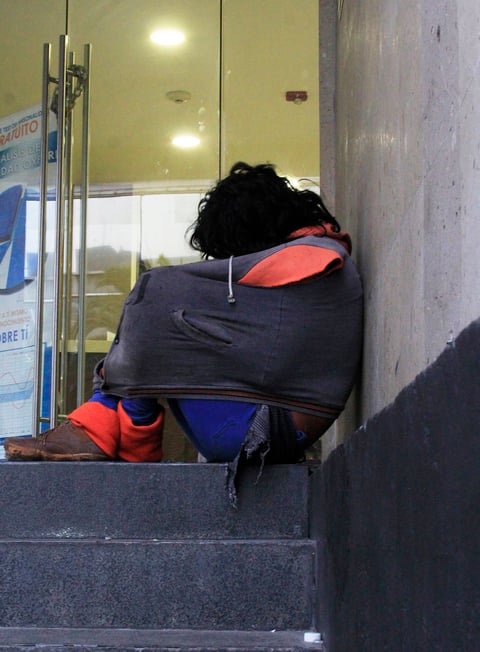 Desamparo. La calles es el principal aliado de los indigentes; pero en condiciones extremas, puede ser también su enemigo si del clima se trata.