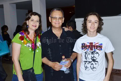 04092018 Martha, Alejandro y Alex Pérez.