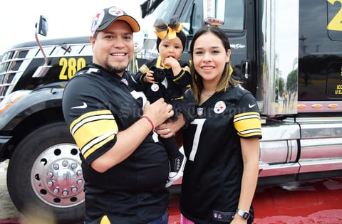 04092018 EN FAMILIA.  Fernando Heredia, Sofía Heredia y Dulce Briones.