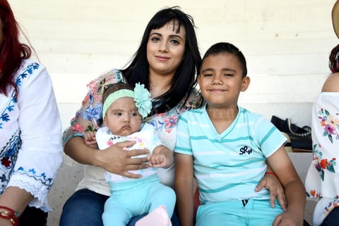 04092018 EN LOS TOROS.  Lucero, Gael e Ivanna.