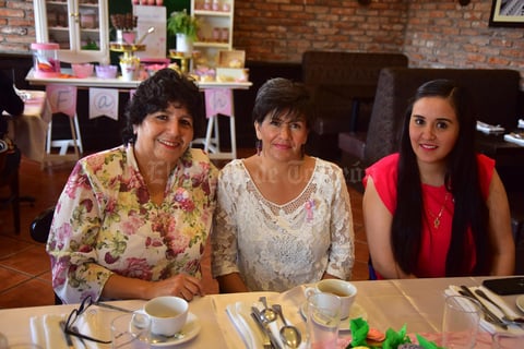 05092018 Lourdes, Laura y Brisa.