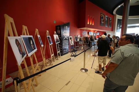 Conformada por 10 cuadros en los que destacaron los actores Gael García, Joaquín Cosío, Damián Alcázar y Luis Gerardo Méndez.