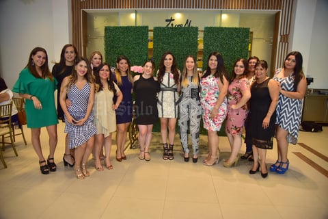 08092018 La novia y sus damas de honor.