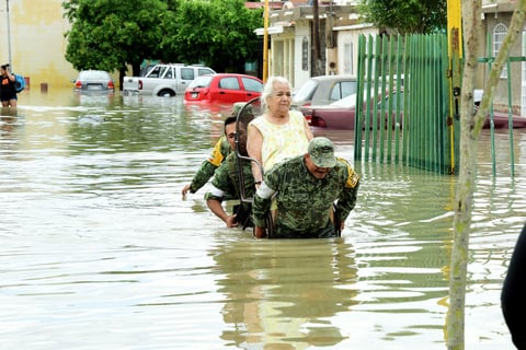 Al menos 100 familias fueron evacuadas de colonias como Residencial del Norte.