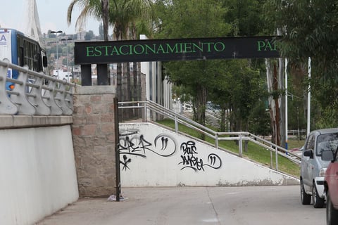 Los daños a la infraestructura urbana representan siempre gastos para las autoridades, mismos que salen del bolsillo de todos los contribuyentes.