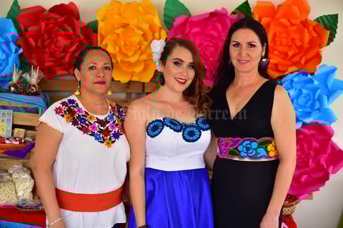 09092018 POR CASARSE.  Fernanda con Norma y Zaira en su despedida de soltera.