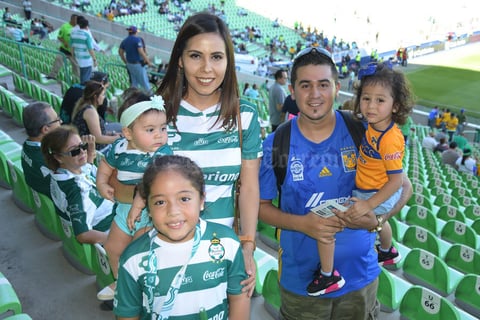 09092018 EN FAMILIA.  Cristina, Ashley, Annel, Ximena y Javier.