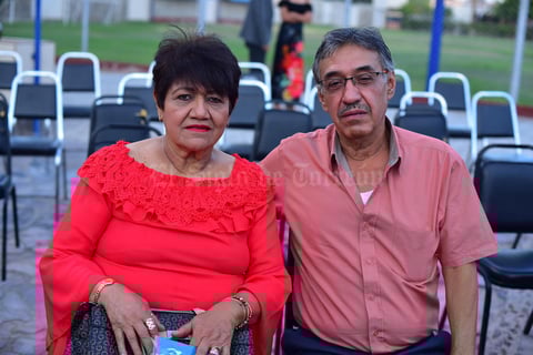 09092018 EN PAREJA.  Magda y Héctor.